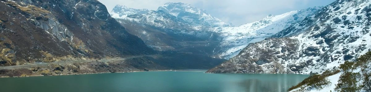 Tsomgo Lake view